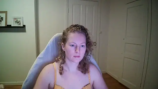 Girlnina-1995 online show from 11.25.25