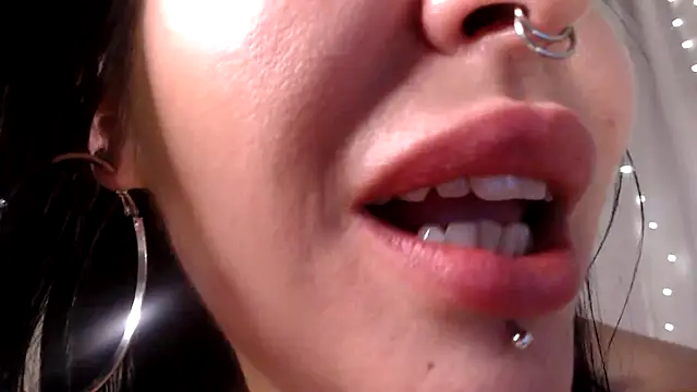 Snapshot of Masha_Real_84 chatting on 01.08.25 Masha Real 84 online show from 01.08.25