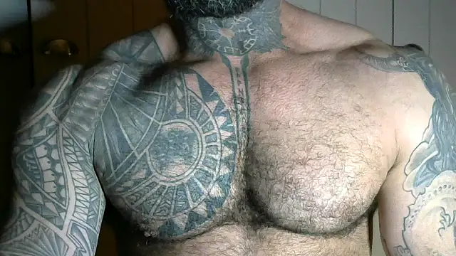 Snapshot of muscle1976 chatting on 09.25.25 muscle1976 online show from 09.25.25