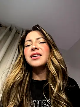 Snapshot of abby1nicolette chatting on 11.15.25 abby1nicolette online show from 11.15.25