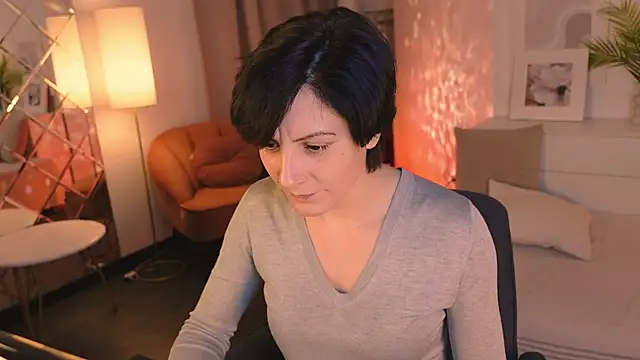 LorenDaze online show from 12.17.25