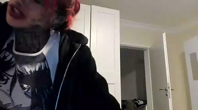 Snapshot of tamarapervert chatting on 01.21.25 tamarapervert online show from 01.21.25