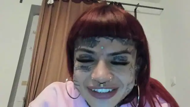 Snapshot of tamarapervert chatting on 10.13.25 tamarapervert online show from 10.13.25