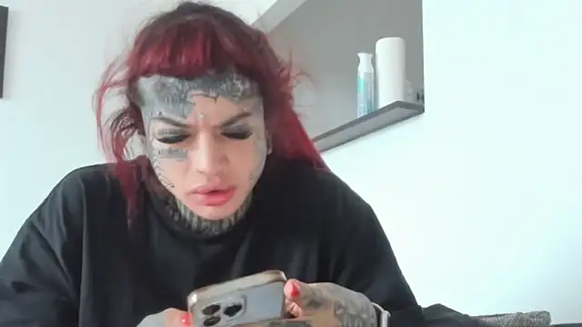 Snapshot of tamarapervert chatting on 11.16.25 tamarapervert online show from 11.16.25