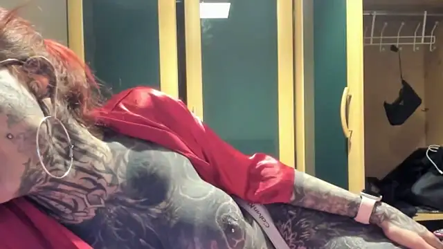 Snapshot of tamarapervert chatting on 11.21.25 tamarapervert online show from 11.21.25