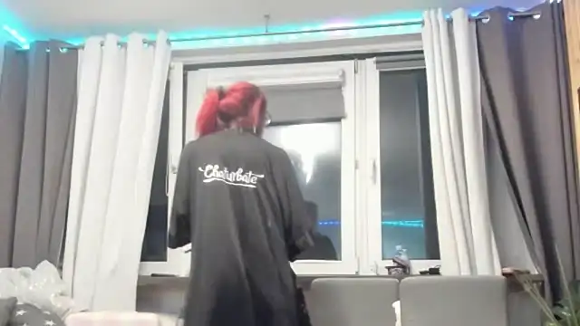 Snapshot of tamarapervert chatting on 11.28.25 tamarapervert online show from 11.28.25