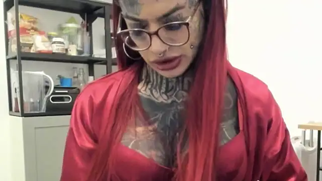 Snapshot of tamarapervert chatting on 12.21.25 tamarapervert online show from 12.21.25