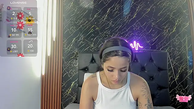 Snapshot of Tamara-evans chatting on 11.08.25 Tamara-evans online show from 11.08.25