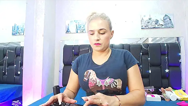 Snapshot of _carolina_fox chatting on 03.20.25 carolina fox online show from 03.20.25