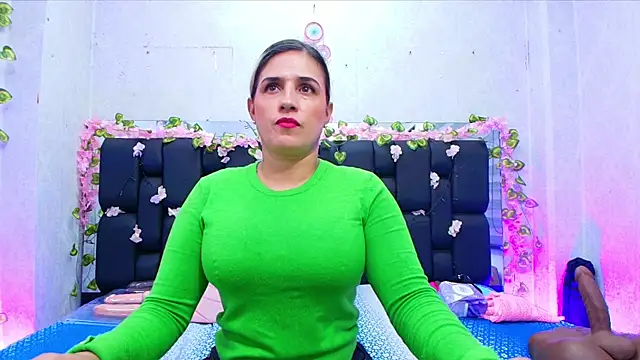 Snapshot of _carolina_fox chatting on 09.13.25 carolina fox online show from 09.13.25