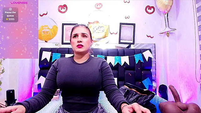 Snapshot of _carolina_fox chatting on 10.01.25 carolina fox online show from 10.01.25