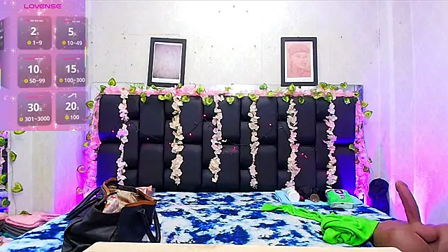 Snapshot of _carolina_fox chatting on 10.02.25 carolina fox online show from 10.02.25