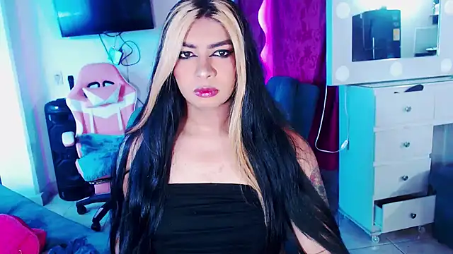 Snapshot of violet_bigcock774 chatting on 11.12.25 violet bigcock774 online show from 11.12.25