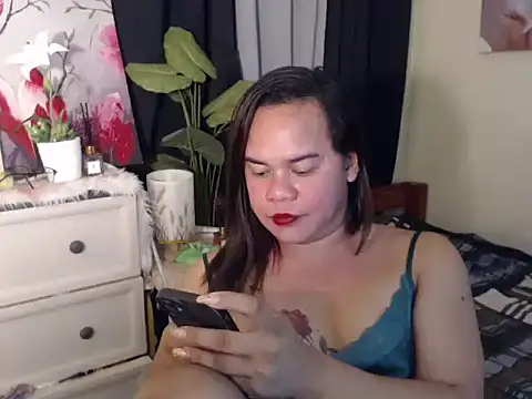 Snapshot of sweetyula chatting on 12.18.24 sweetyula online show from 12.18.24