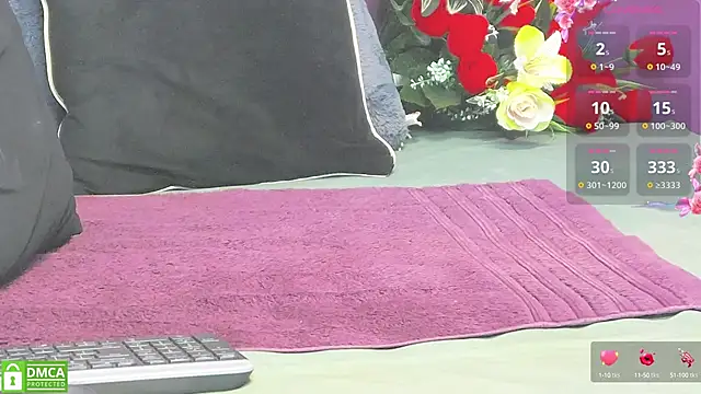 Snapshot of Jayllene chatting on 12.12.24 Jayllene online show from 12.12.24