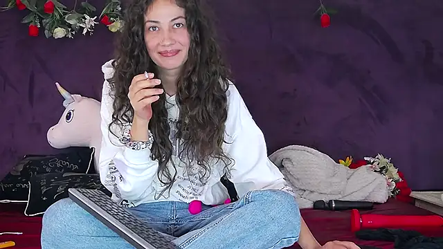 Snapshot of Jayllene chatting on 11.04.25 Jayllene online show from 11.04.25