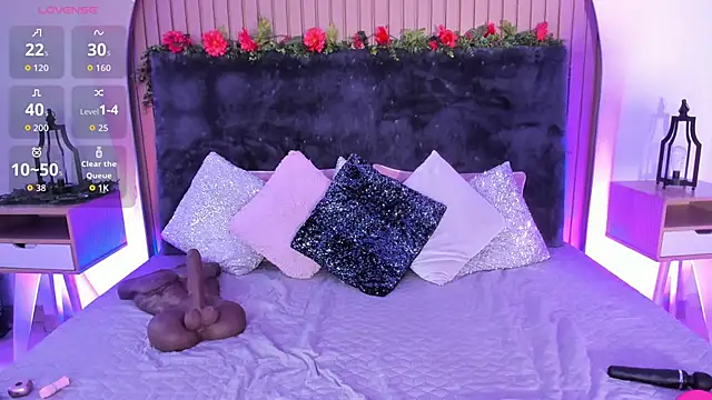 Snapshot of Karlagonzales_ chatting on 10.30.25 Karlagonzales online show from 10.30.25