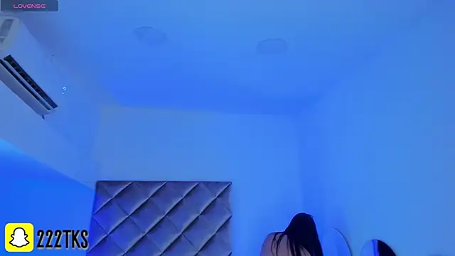 Snapshot of malaia_hills chatting on 03.10.25 malaia hills online show from 03.10.25