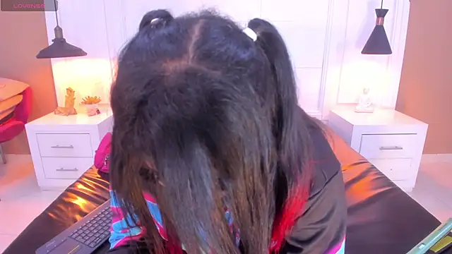 SilvanaCapelli online show from 10.16.25