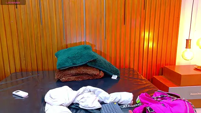 SilvanaCapelli online show from 11.26.25