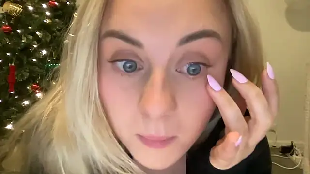 Snapshot of bigboobybaby@xh chatting on 10.22.25 bigboobybabyxh online show from 10.22.25