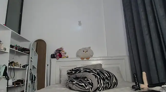 Snapshot of peeky_pinky chatting on 02.05.25 peeky pinky online show from 02.05.25