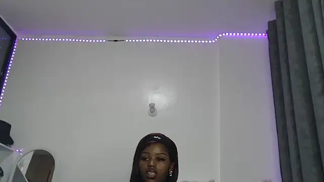 Snapshot of peeky_pinky chatting on 11.05.25 peeky pinky online show from 11.05.25