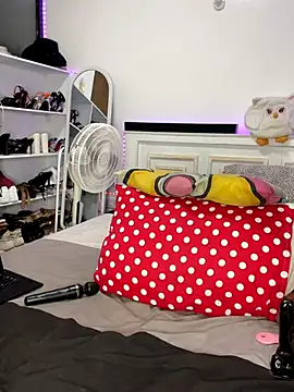 Snapshot of peeky_pinky chatting on 11.13.25 peeky pinky online show from 11.13.25