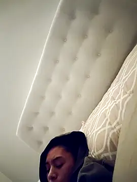 Leaberry online show from 11.28.25