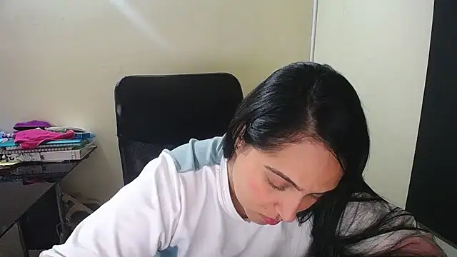 Snapshot of kendall_52 chatting on 12.23.24 kendall 52 online show from 12.23.24