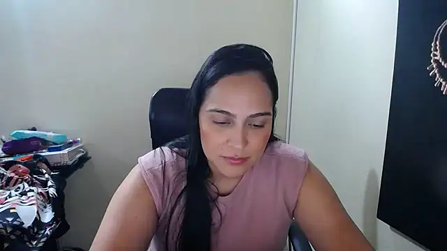 Snapshot of kendall_52 chatting on 02.01.25 kendall 52 online show from 02.01.25