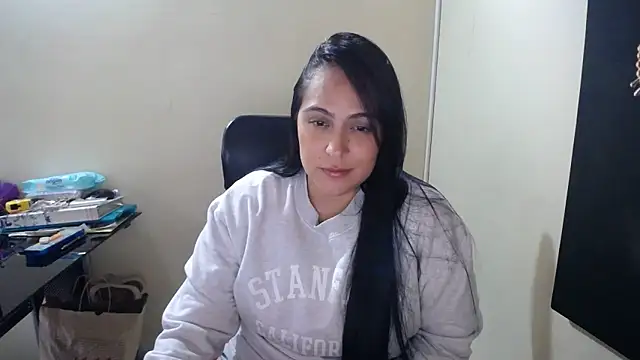 Snapshot of kendall_52 chatting on 02.14.25 kendall 52 online show from 02.14.25