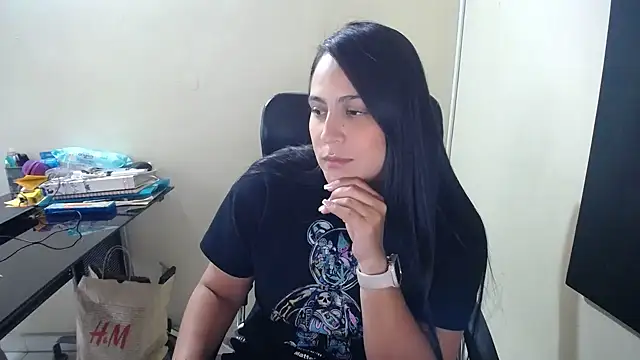 Snapshot of kendall_52 chatting on 02.18.25 kendall 52 online show from 02.18.25