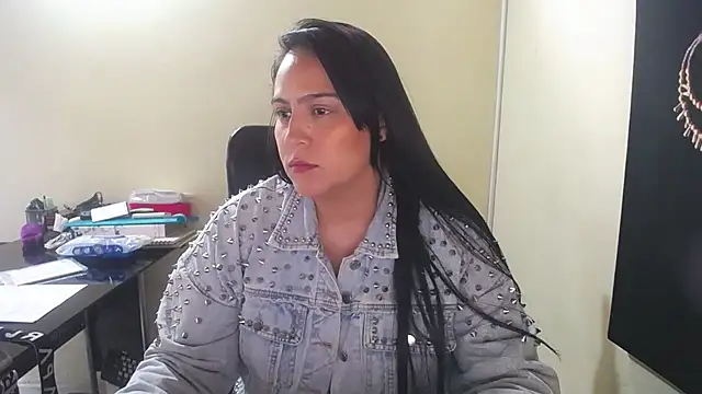 Snapshot of kendall_52 chatting on 10.11.25 kendall 52 online show from 10.11.25