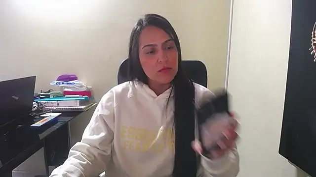 Snapshot of kendall_52 chatting on 10.13.25 kendall 52 online show from 10.13.25