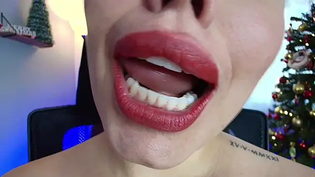 Snapshot of lisbet21x chatting on 12.12.24 lisbet21x online show from 12.12.24