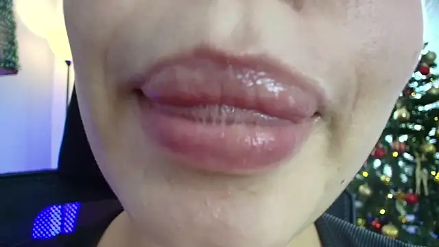 Snapshot of lisbet21x chatting on 12.20.24 lisbet21x online show from 12.20.24