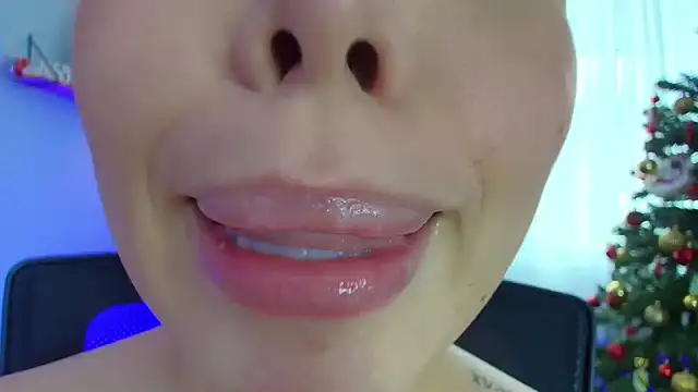 Snapshot of lisbet21x chatting on 12.30.24 lisbet21x online show from 12.30.24