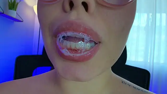 Snapshot of lisbet21x chatting on 01.22.25 lisbet21x online show from 01.22.25