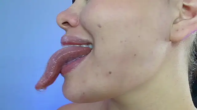 Snapshot of lisbet21x chatting on 01.25.25 lisbet21x online show from 01.25.25