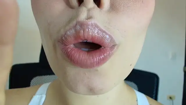 Snapshot of lisbet21x chatting on 11.28.25 lisbet21x online show from 11.28.25