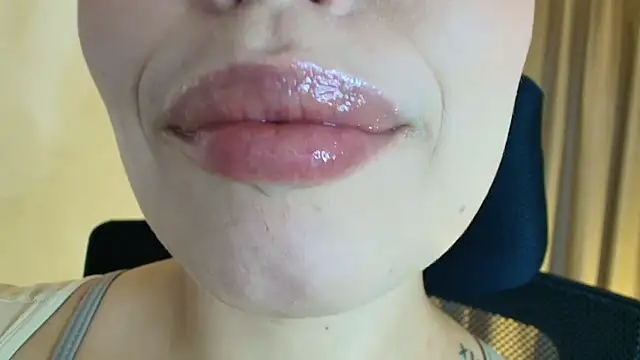 Snapshot of lisbet21x chatting on 05.22.26 lisbet21x online show from 05.22.26