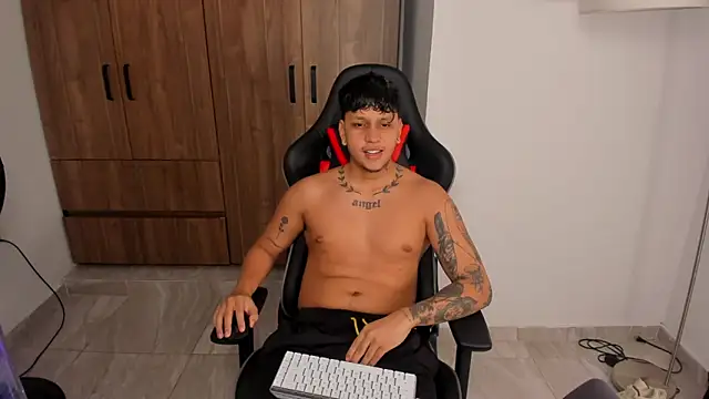 Jake simons online show from 10.04.25