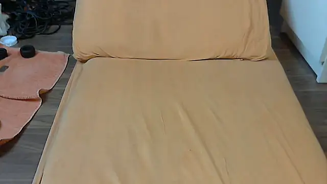 Snapshot of rockthebody chatting on 11.03.25 rockthebody online show from 11.03.25