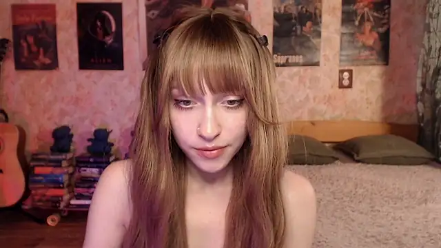 Snapshot of Friendly_Ellie chatting on 06.10.26 Friendly Ellie online show from 06.10.26