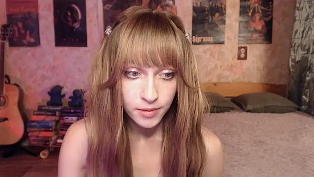Snapshot of Friendly_Ellie chatting on 07.10.26 Friendly Ellie online show from 07.10.26
