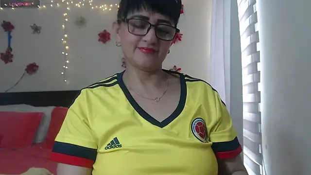 Snapshot of ISABEEL_SOFIA01 chatting on 03.20.25 ISABEEL SOFIA01 online show from 03.20.25