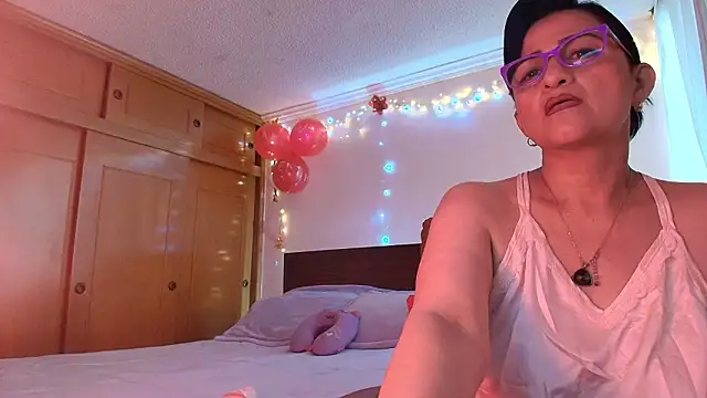 Snapshot of ISABEEL_SOFIA01 chatting on 02.21.26 ISABEEL SOFIA01 online show from 02.21.26