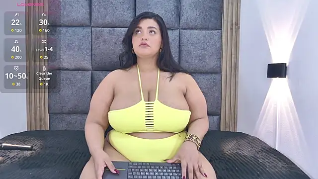 Snapshot of AmandaRousel chatting on 11.23.25 AmandaRousel online show from 11.23.25