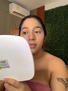 Snapshot of Amandanauty chatting on 12.12.24 Amandanauty online show from 12.12.24